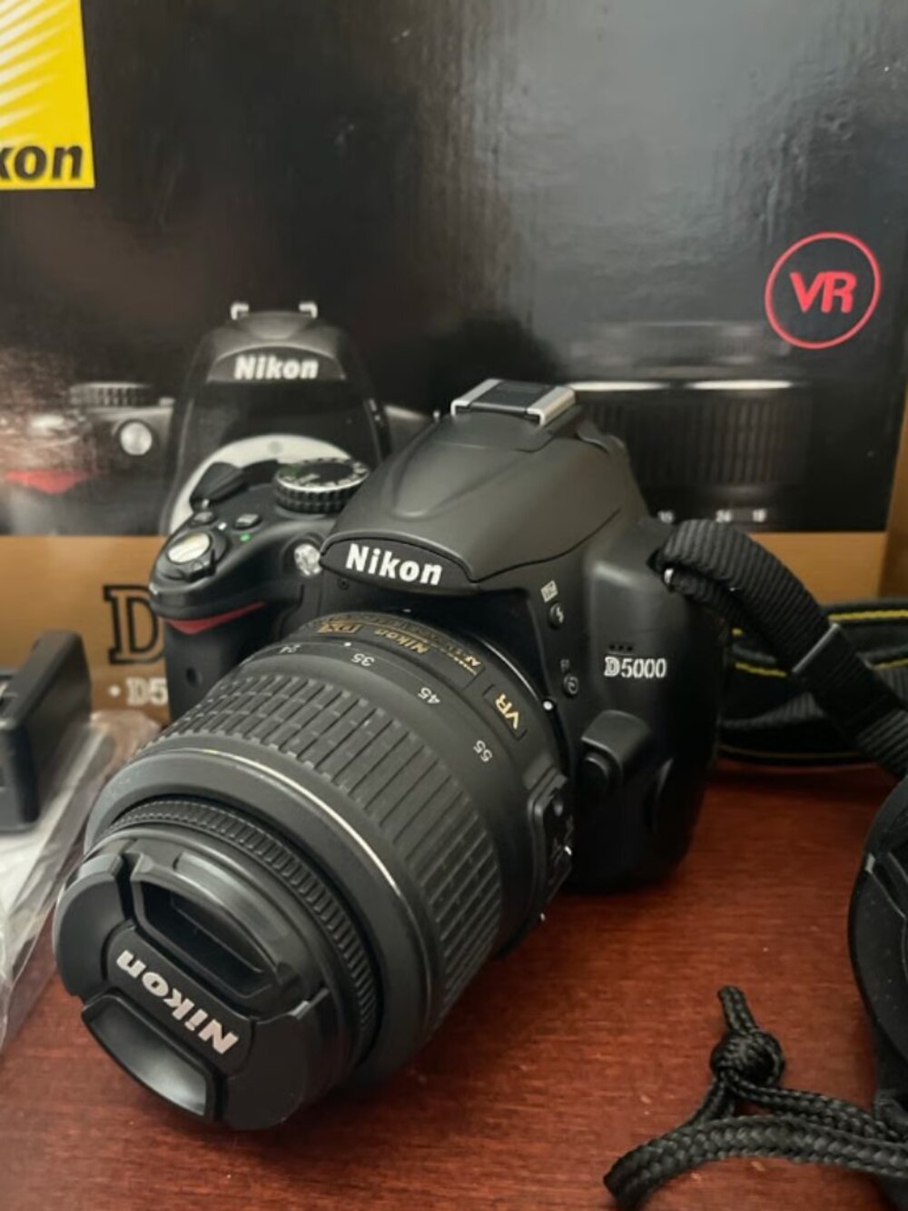 Nikon D5000 with 18-55mm Lens + additional 55-200mm lens original boxes